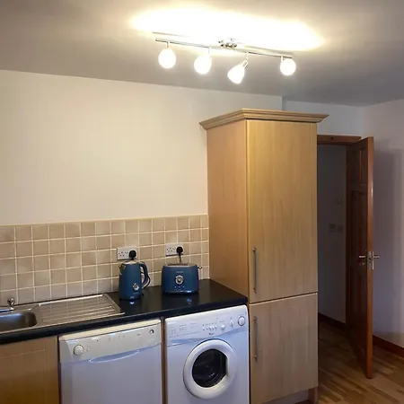 Stylish Ground Floor One Bedroom Townhouse *